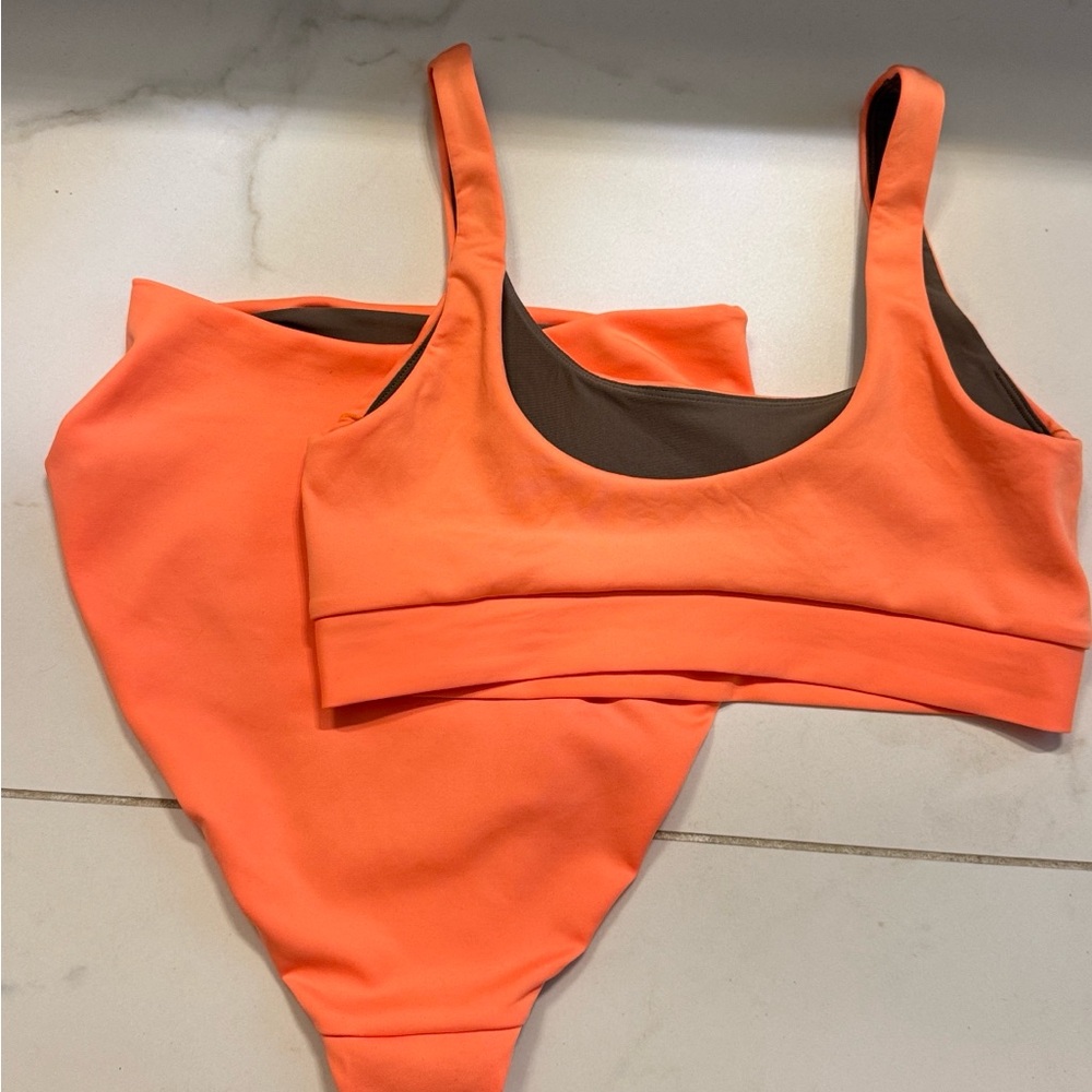 Left on Friday bikini set: Hi Hi swim bottom and double scoop top. M - Picture 5 of 8